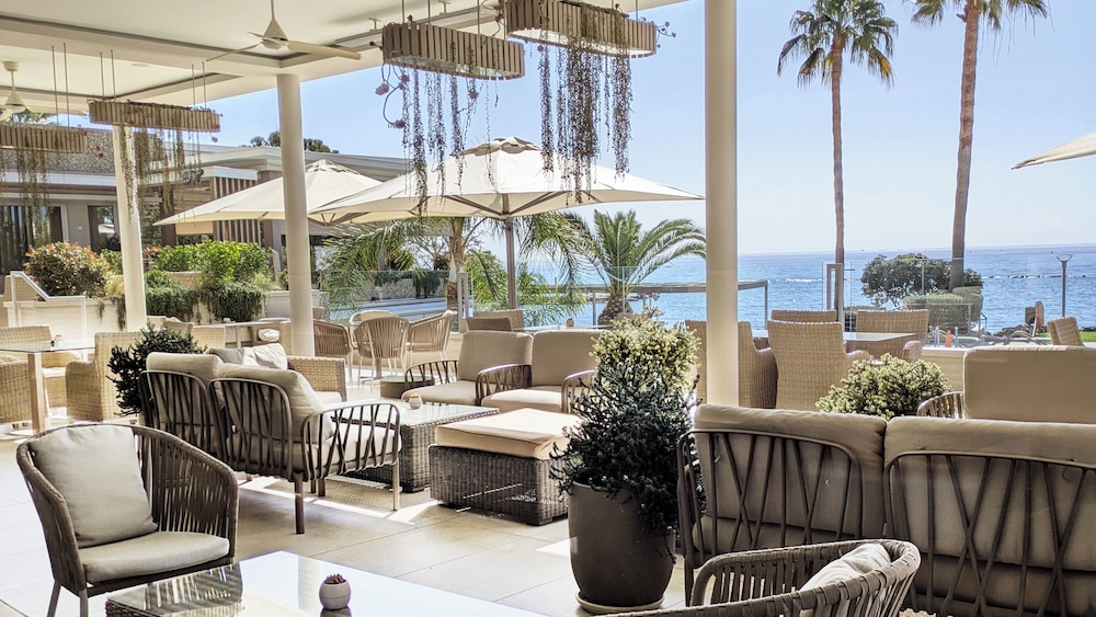 Crowne Plaza Limassol by IHG — Restaurant & bars in Limassol, Limassol Region