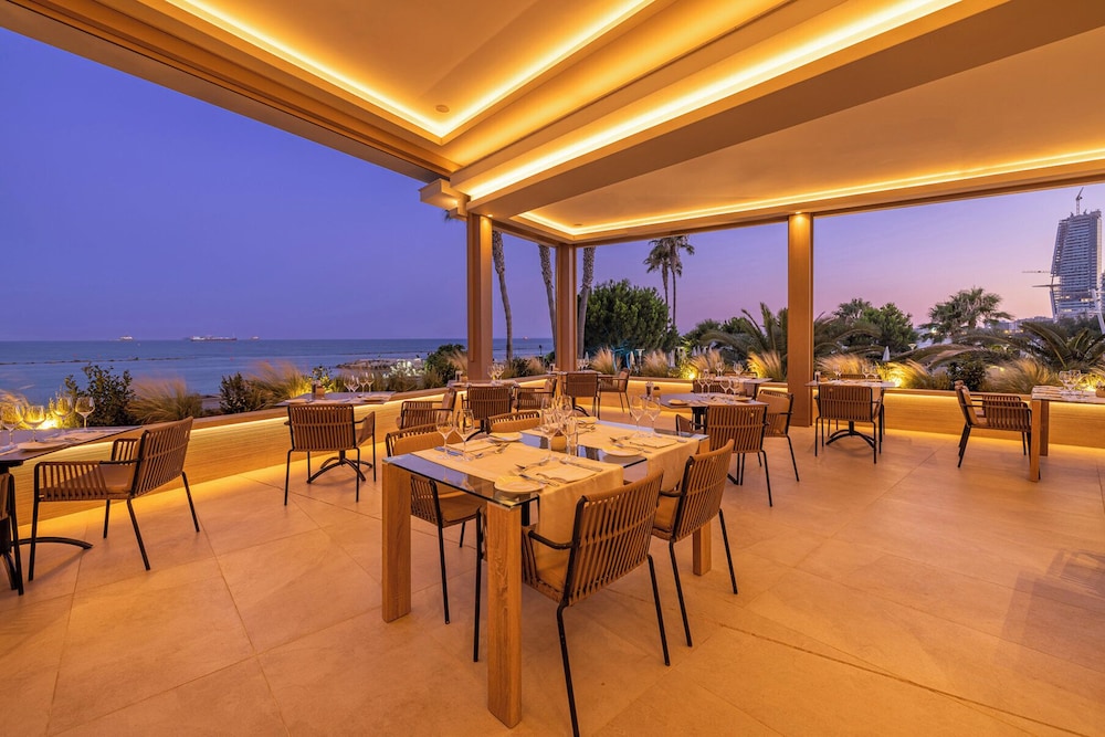 Crowne Plaza Limassol by IHG — Restaurant & bars in Limassol, Limassol Region