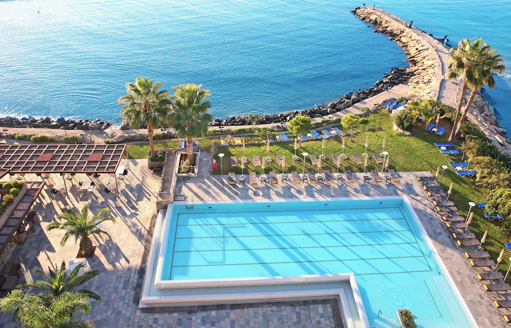 Crowne Plaza Limassol by IHG — Swimming pool in Limassol, Limassol Region