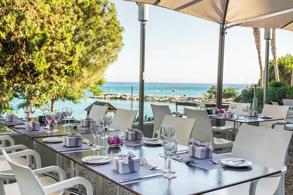 Crowne Plaza Limassol by IHG — Restaurant & bars in Limassol, Limassol Region