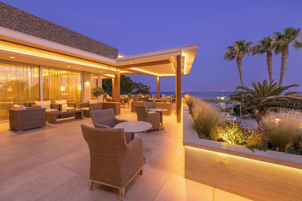 Crowne Plaza Limassol by IHG — Restaurant & bars in Limassol, Limassol Region