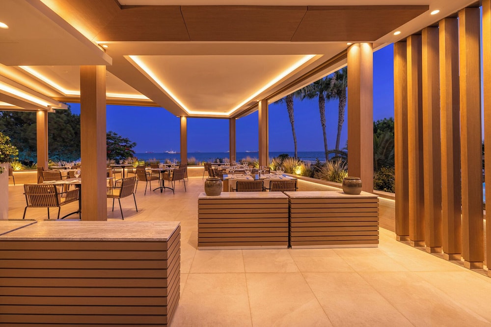 Crowne Plaza Limassol by IHG — Restaurant & bars in Limassol, Limassol Region