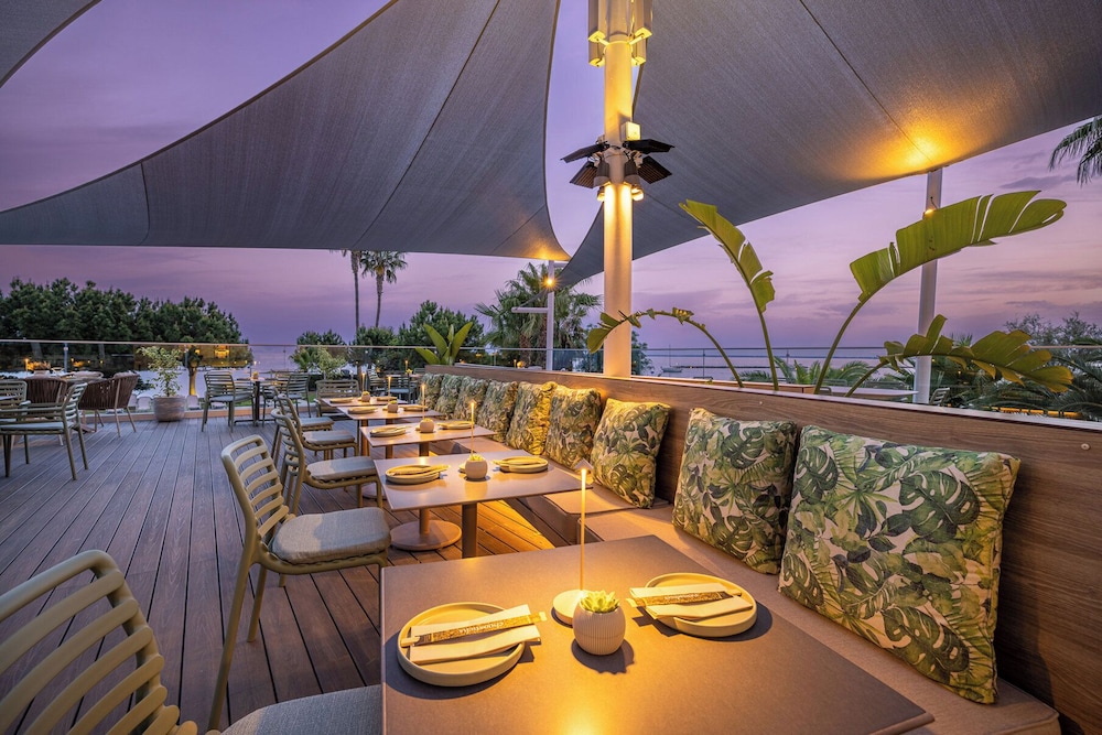 Crowne Plaza Limassol by IHG — Restaurant & bars in Limassol, Limassol Region