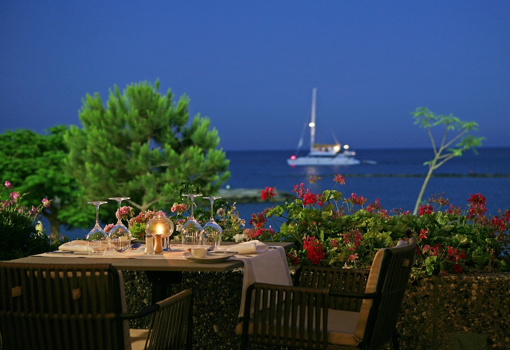 Crowne Plaza Limassol by IHG — Restaurant & bars in Limassol, Limassol Region