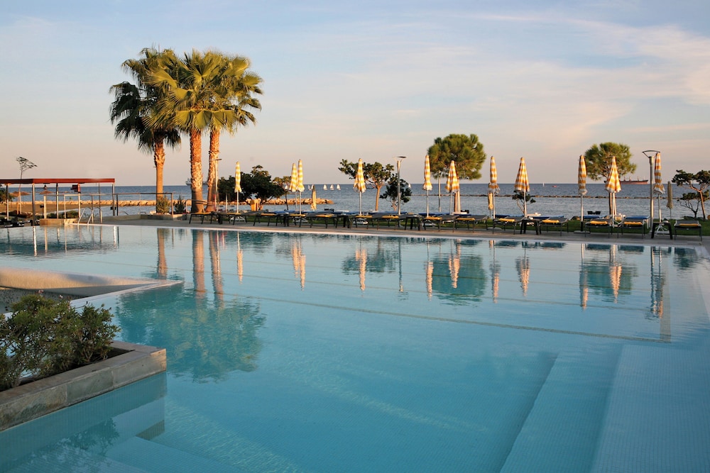 Crowne Plaza Limassol by IHG — Swimming pool in Limassol, Limassol Region