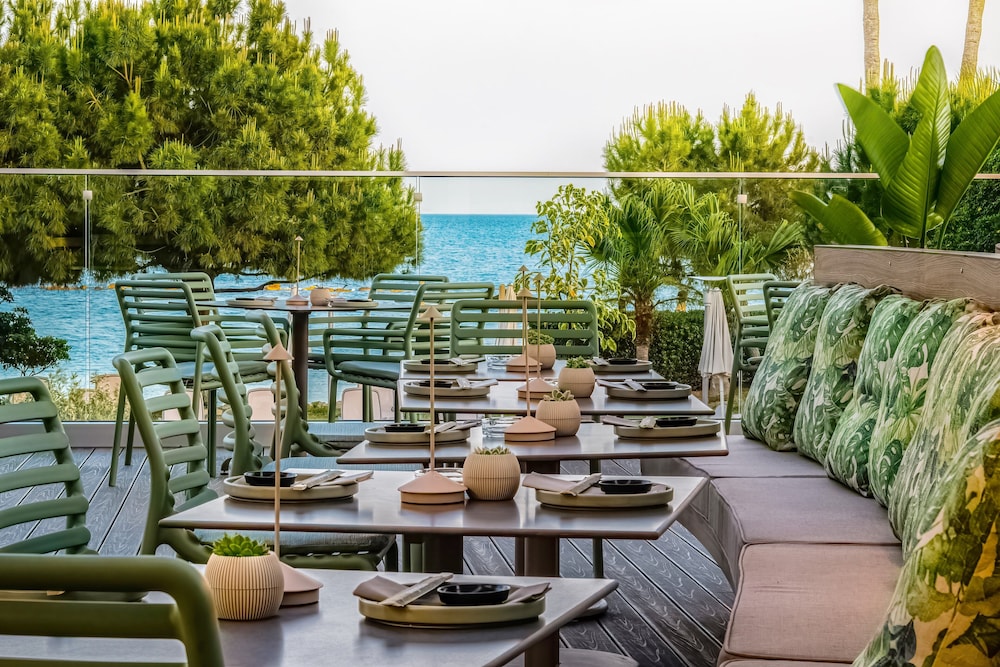 Crowne Plaza Limassol by IHG — Restaurant & bars in Limassol, Limassol Region
