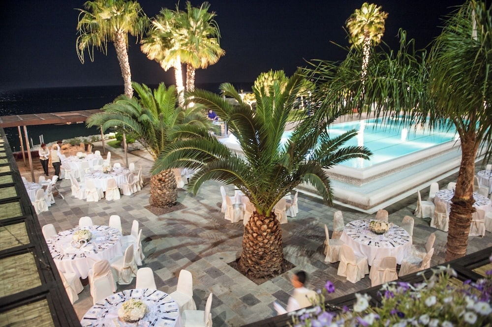 Crowne Plaza Limassol by IHG — Restaurant & bars in Limassol, Limassol Region