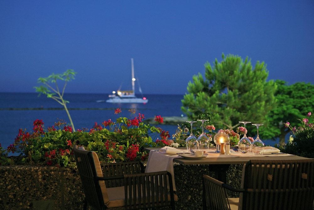 Crowne Plaza Limassol by IHG — Restaurant & bars in Limassol, Limassol Region