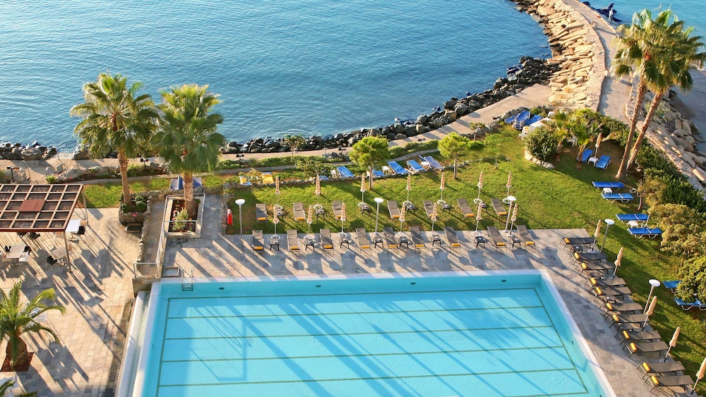 Crowne Plaza Limassol by IHG — Swimming pool in Limassol, Limassol Region