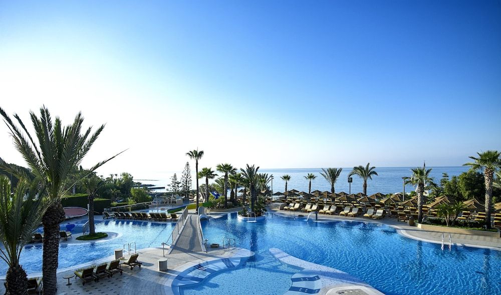 Four Seasons Hotel - zdjęcie 2