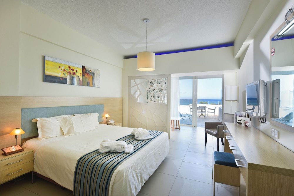 Pernera Beach Hotel — Hotel rooms in Protaras, Famagusta Region