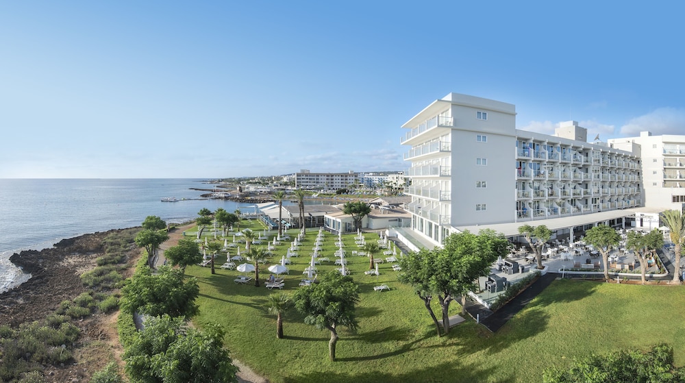 Pernera Beach Hotel — Hotel building in Protaras, Famagusta Region