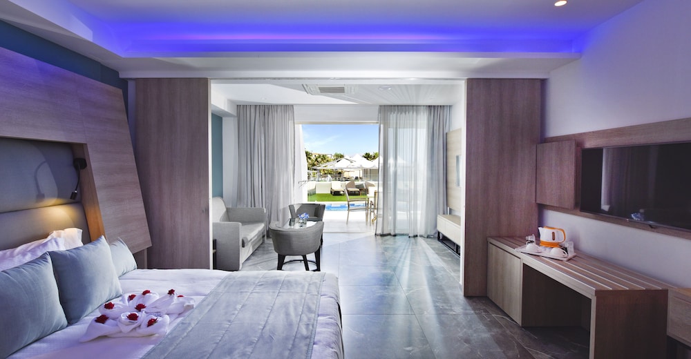 Pernera Beach Hotel — Hotel rooms in Protaras, Famagusta Region