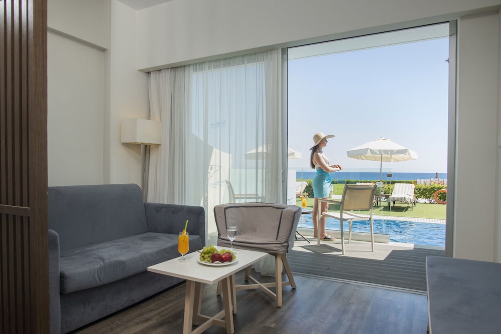 Pernera Beach Hotel — Hotel rooms in Protaras, Famagusta Region