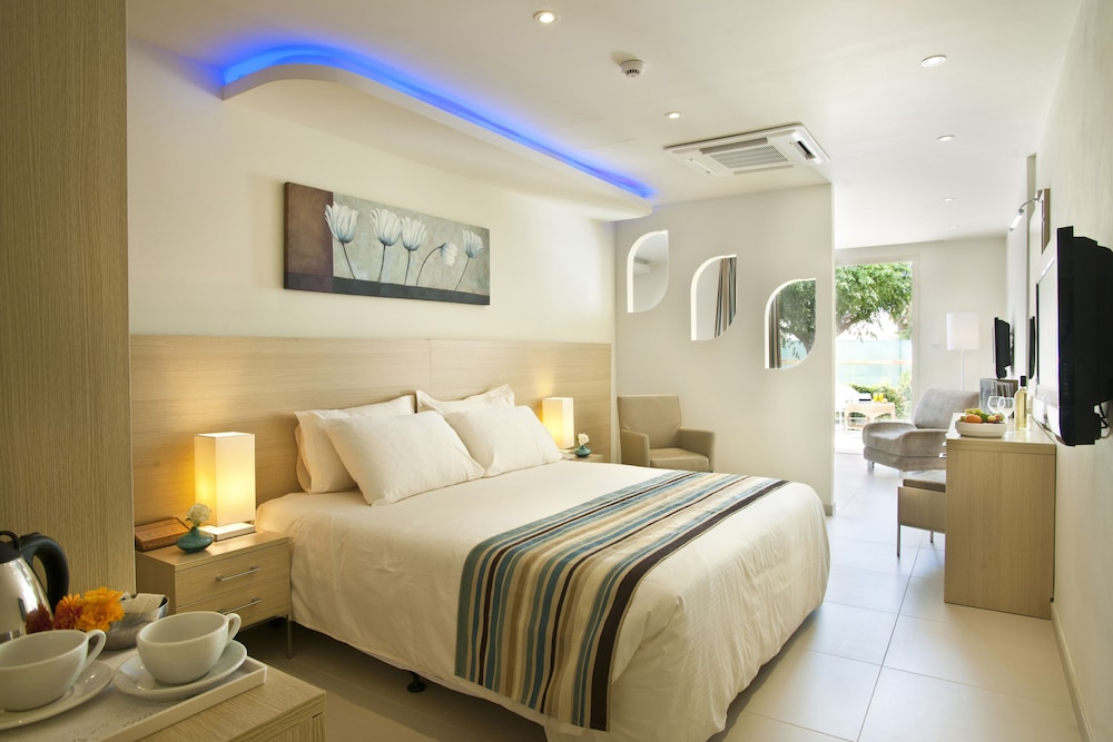 Pernera Beach Hotel — Hotel rooms in Protaras, Famagusta Region