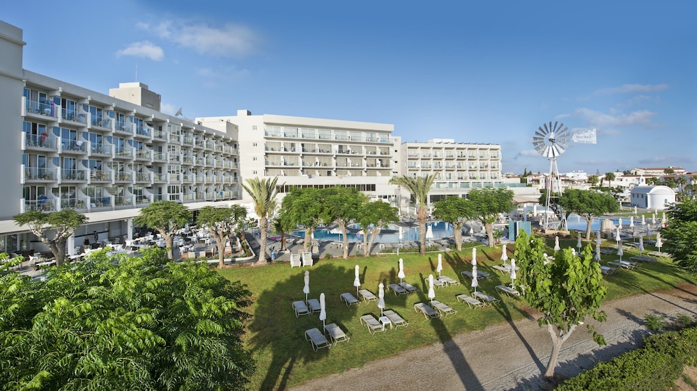 Pernera Beach Hotel — Hotel building in Protaras, Famagusta Region