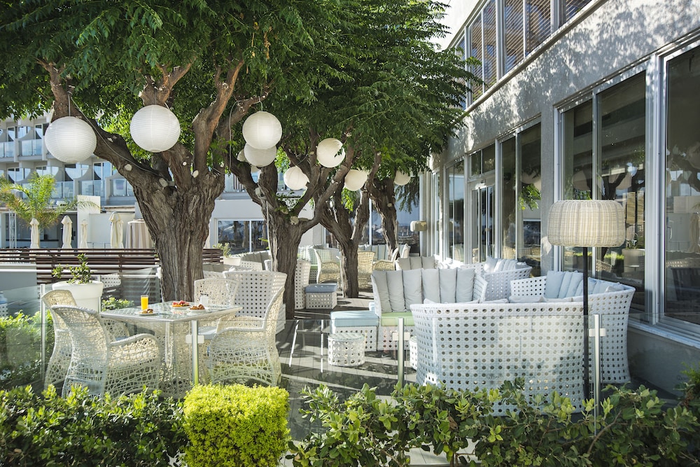 Pernera Beach Hotel — Restaurant & bars in Protaras, Famagusta Region