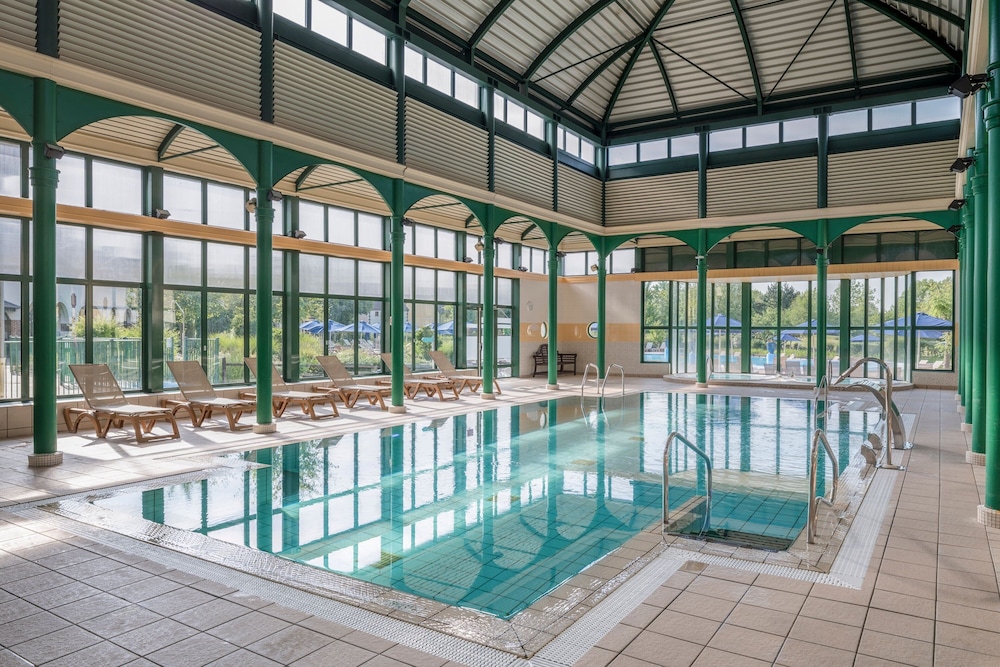 Marriott Village d'Ile-de-France — Swimming pool in Disneyland Paris, Ile-de-France