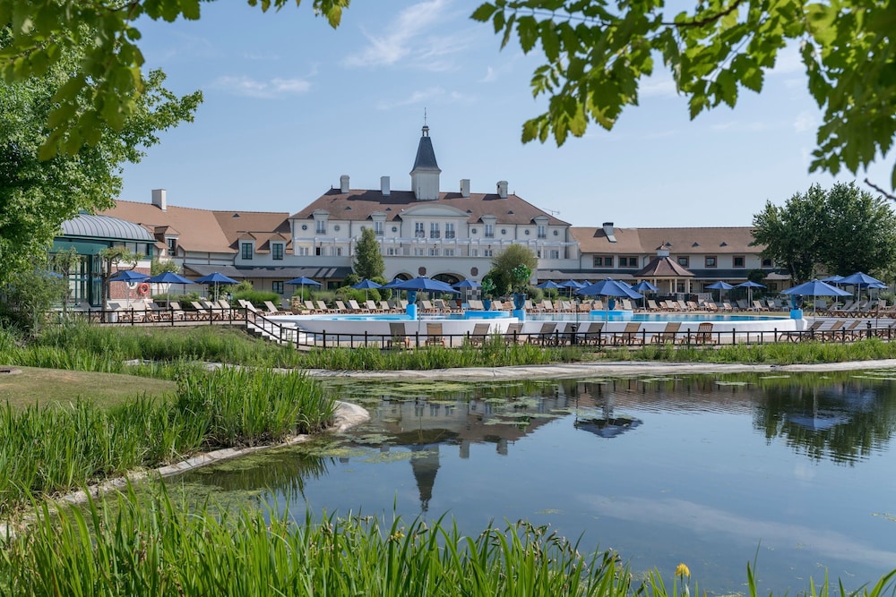 Marriott Village d'Ile-de-France — Hotel building in Disneyland Paris, Ile-de-France