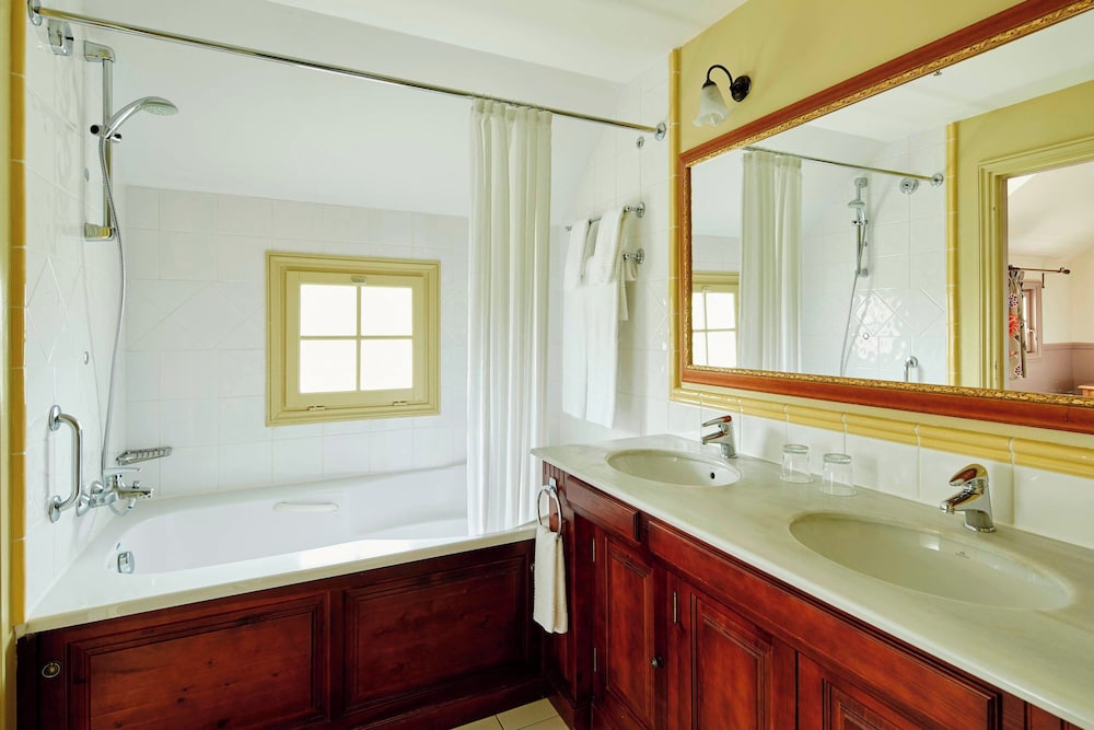 Marriott Village d'Ile-de-France — Hotel rooms in Disneyland Paris, Ile-de-France