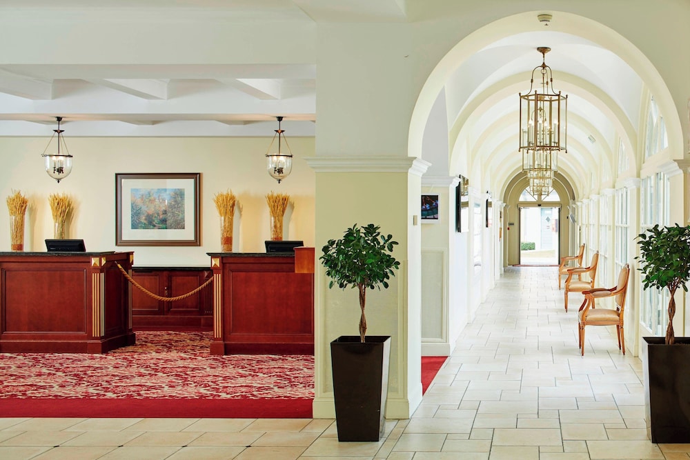 Marriott Village d'Ile-de-France — Hotel building in Disneyland Paris, Ile-de-France