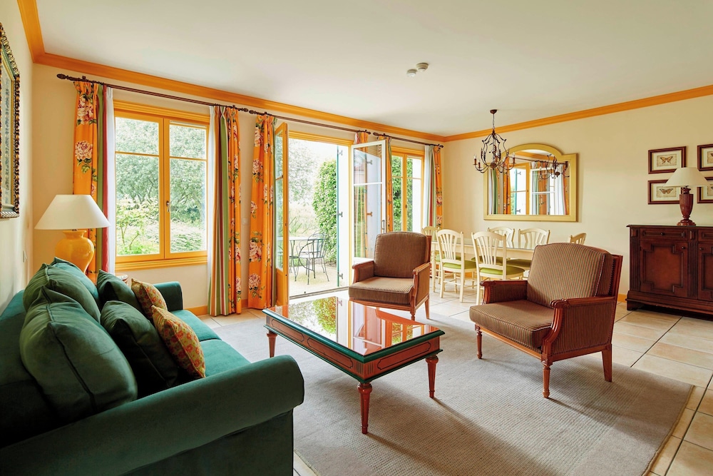 Marriott Village d'Ile-de-France — Hotel rooms in Disneyland Paris, Ile-de-France