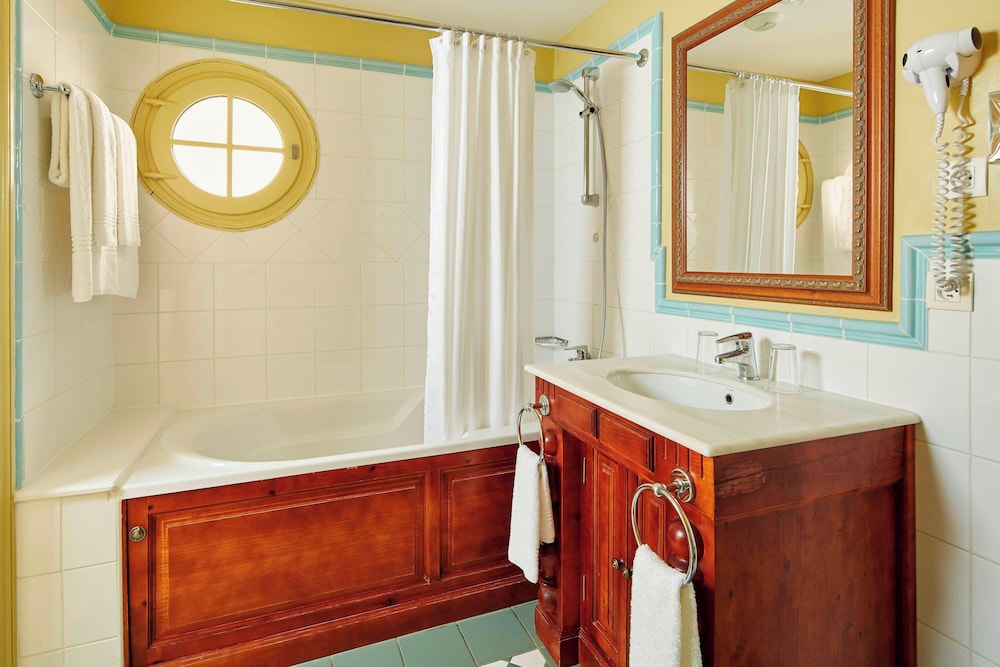 Marriott Village d'Ile-de-France — Hotel rooms in Disneyland Paris, Ile-de-France