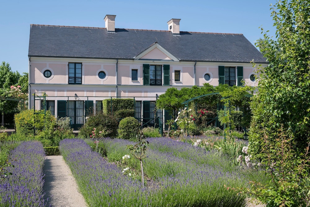 Marriott Village d'Ile-de-France — Hotel building in Disneyland Paris, Ile-de-France