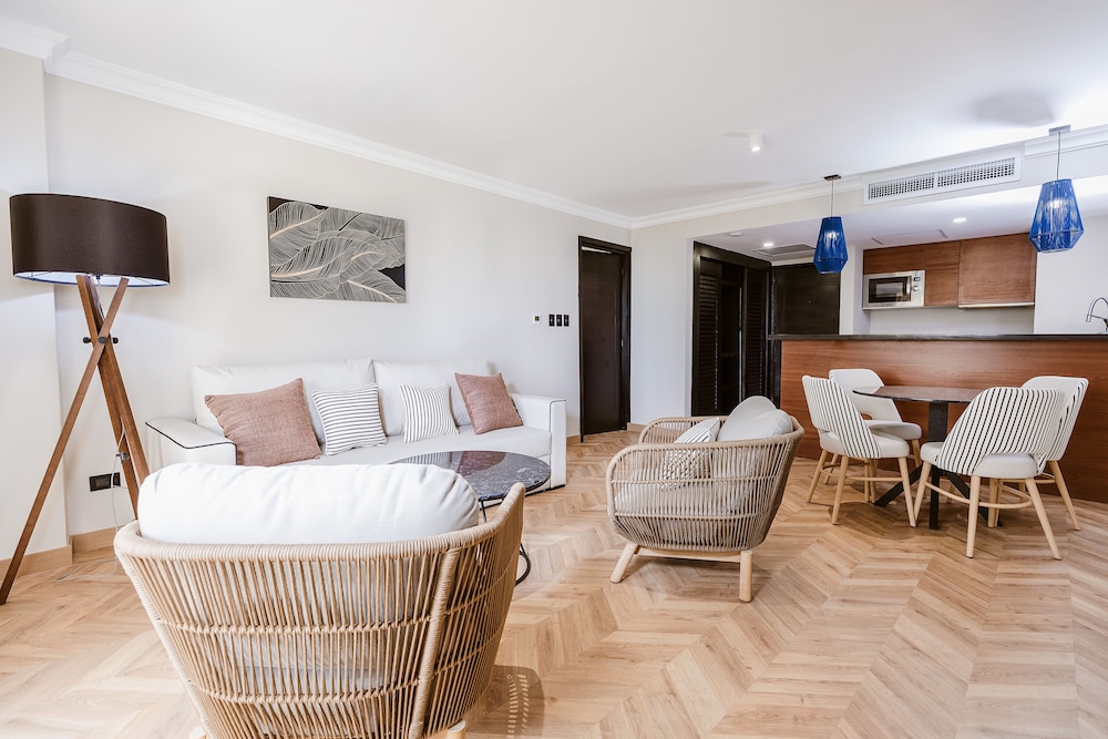 Dominican Fiesta Hotel — Hotel rooms in Santo Domingo, Distrito Nacional