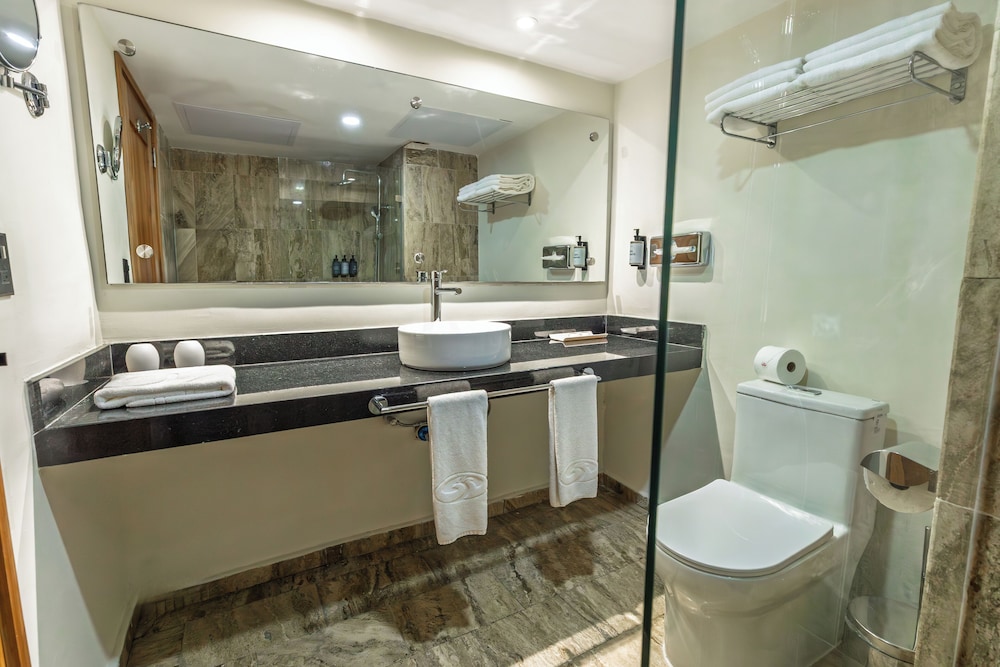 Dominican Fiesta Hotel — Hotel rooms in Santo Domingo, Distrito Nacional
