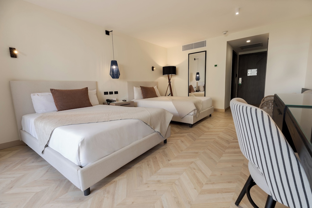 Dominican Fiesta Hotel — Hotel rooms in Santo Domingo, Distrito Nacional