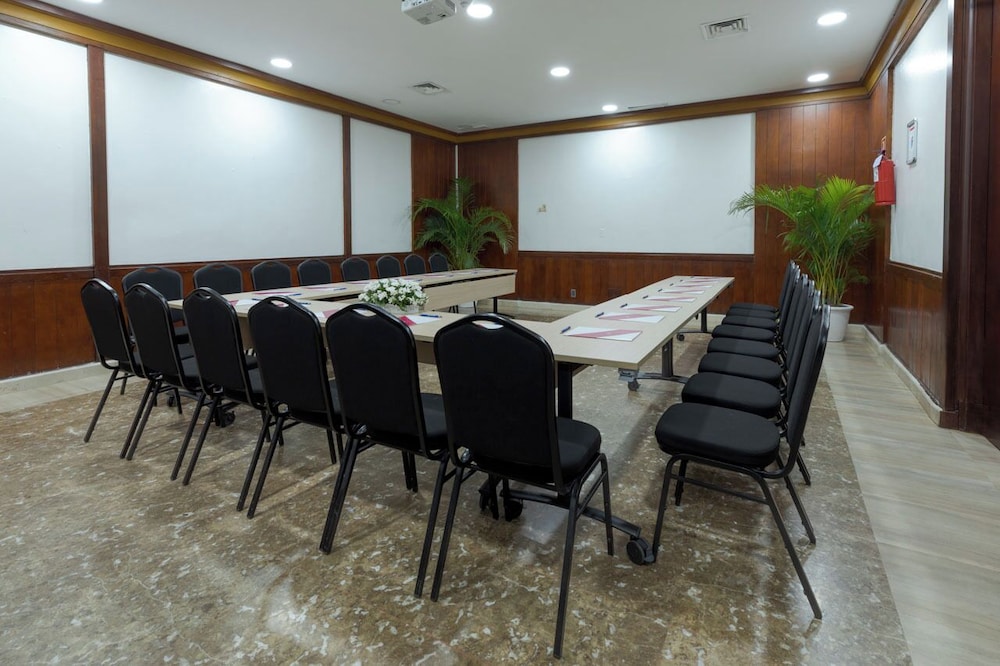 Dominican Fiesta Hotel — Hotel building in Santo Domingo, Distrito Nacional