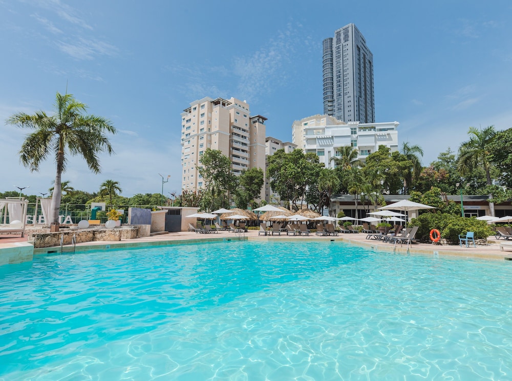Dominican Fiesta Hotel — Main photo in Santo Domingo, Distrito Nacional