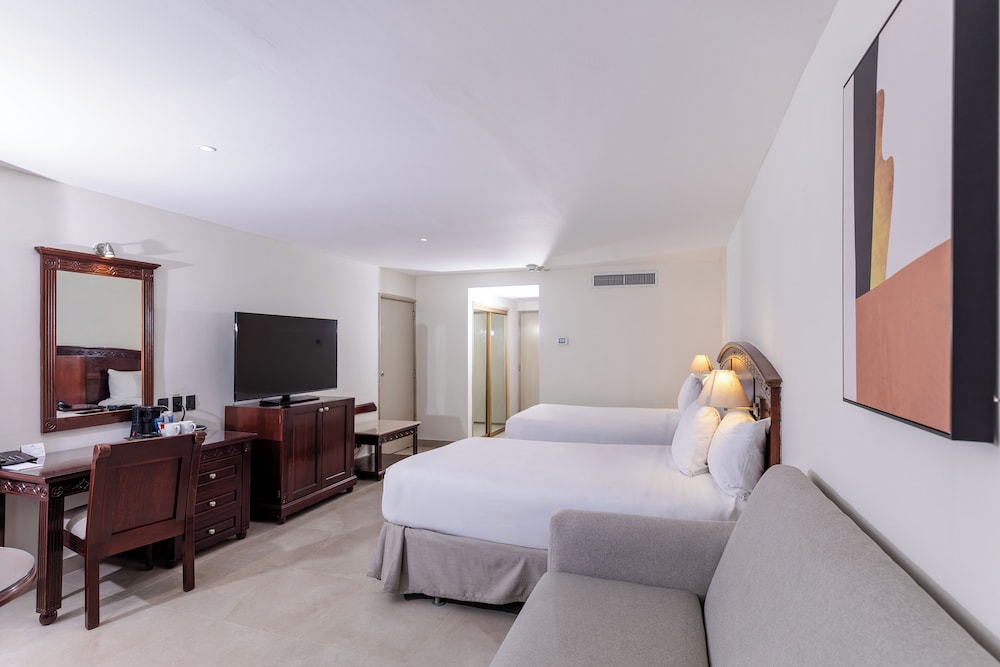 Dominican Fiesta Hotel — Hotel rooms in Santo Domingo, Distrito Nacional