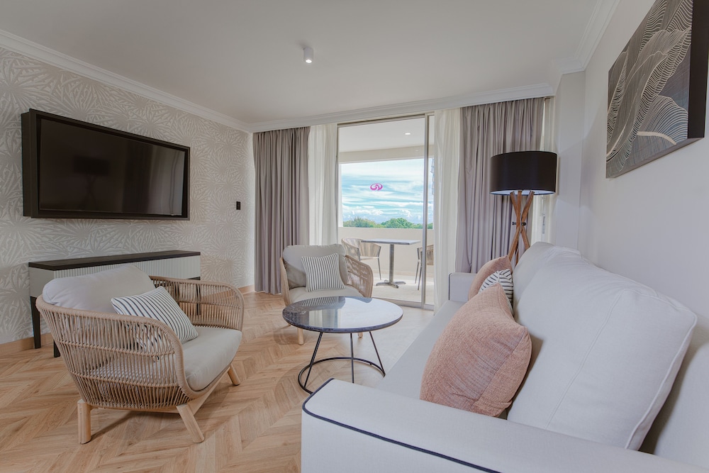 Dominican Fiesta Hotel — Hotel rooms in Santo Domingo, Distrito Nacional