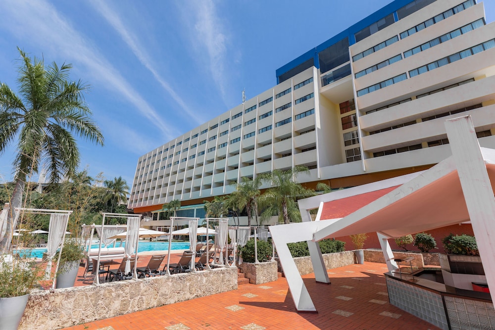 Dominican Fiesta Hotel — Hotel building in Santo Domingo, Distrito Nacional