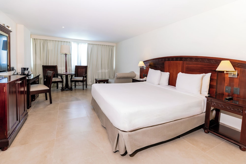 Dominican Fiesta Hotel — Hotel rooms in Santo Domingo, Distrito Nacional
