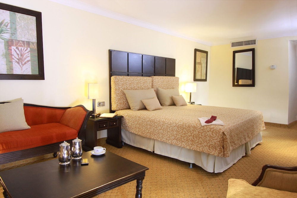 Dominican Fiesta Hotel — Hotel rooms in Santo Domingo, Distrito Nacional