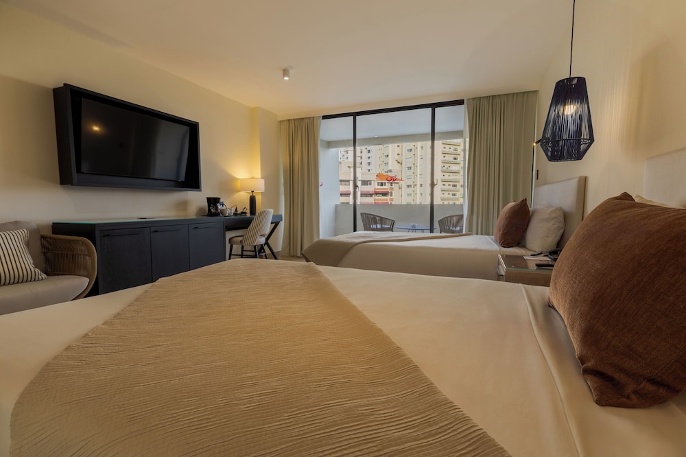 Dominican Fiesta Hotel — Hotel rooms in Santo Domingo, Distrito Nacional