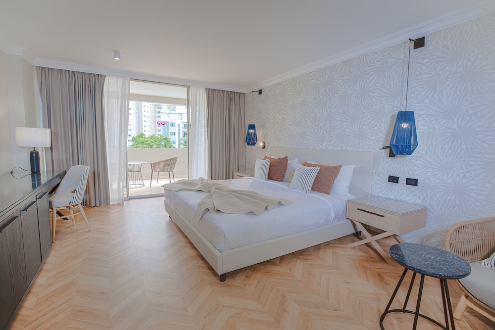 Dominican Fiesta Hotel — Hotel rooms in Santo Domingo, Distrito Nacional