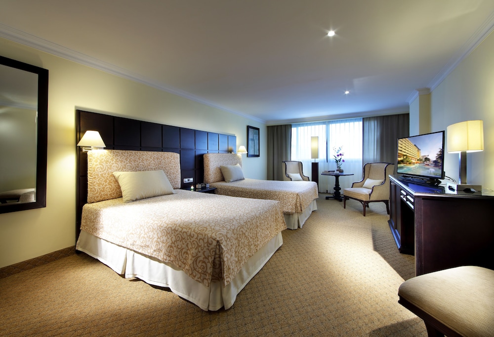 Dominican Fiesta Hotel — Hotel rooms in Santo Domingo, Distrito Nacional