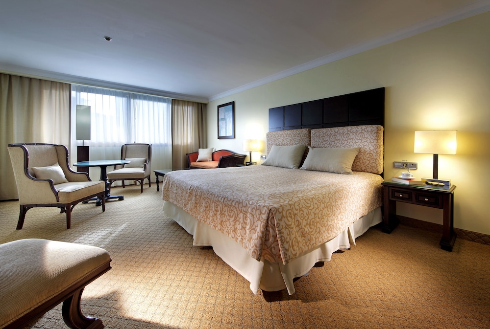 Dominican Fiesta Hotel — Hotel rooms in Santo Domingo, Distrito Nacional