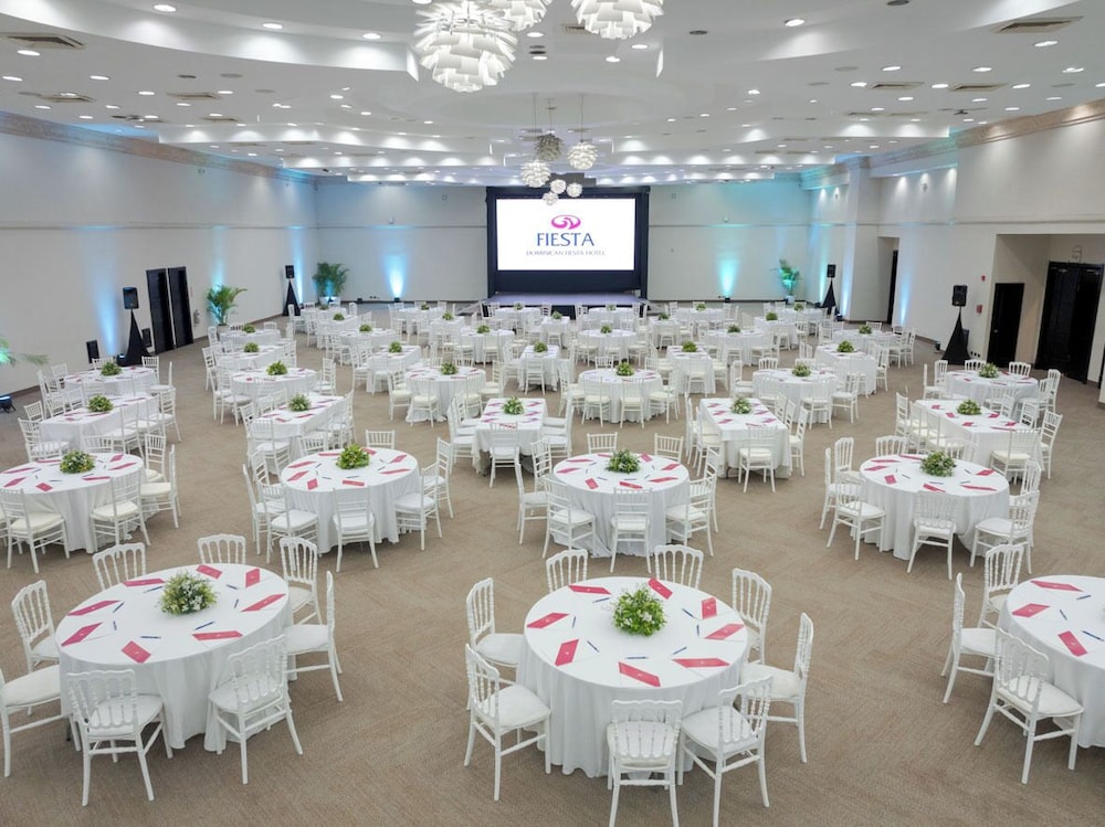 Dominican Fiesta Hotel — Hotel building in Santo Domingo, Distrito Nacional