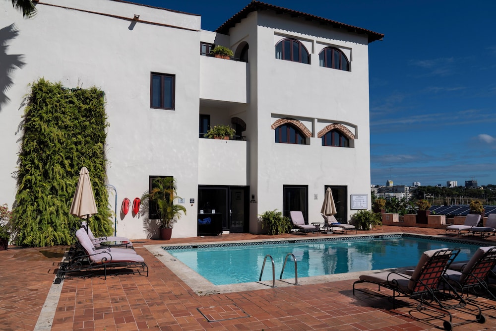 Hodelpa Nicolas de Ovando — Swimming pool in Santo Domingo, Distrito Nacional