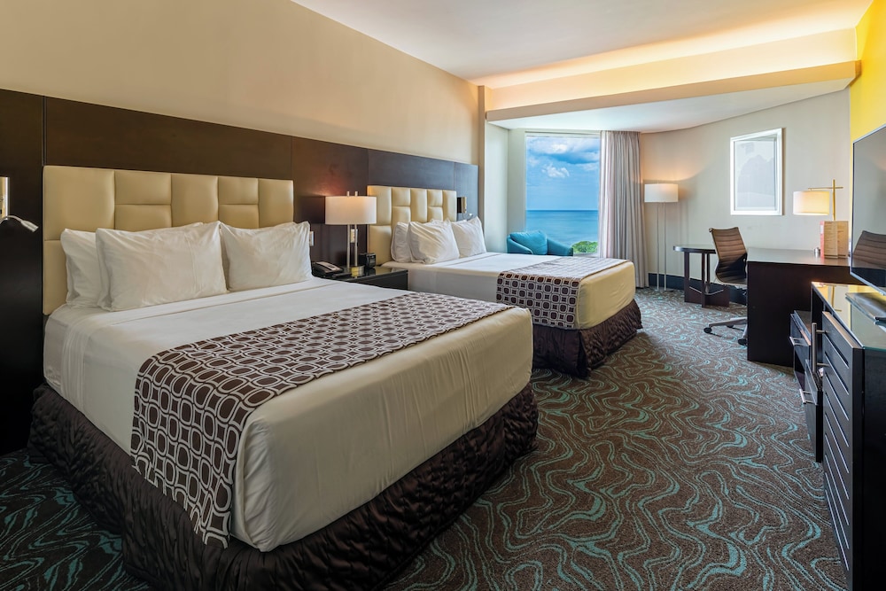 Crowne Plaza Santo Domingo by IHG — Hotel rooms in Santo Domingo, Distrito Nacional