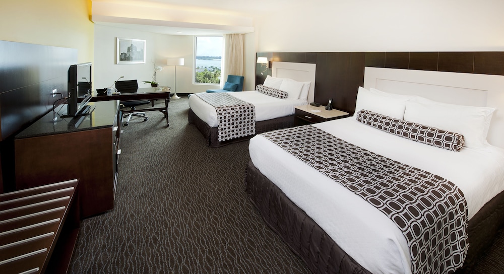 Crowne Plaza Santo Domingo by IHG — Hotel rooms in Santo Domingo, Distrito Nacional