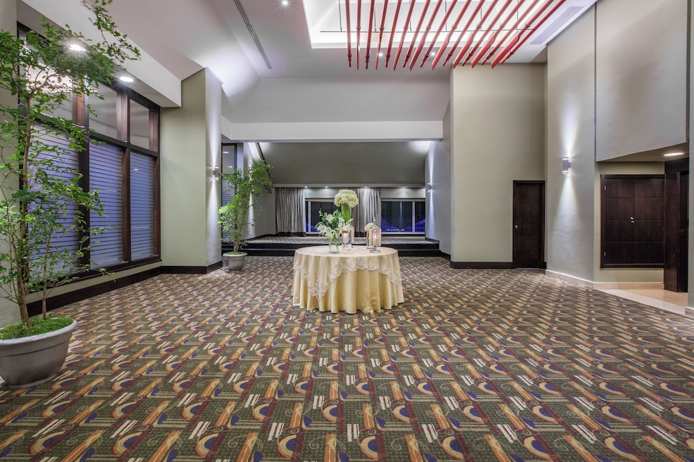 Crowne Plaza Santo Domingo by IHG — Restaurant & bars in Santo Domingo, Distrito Nacional