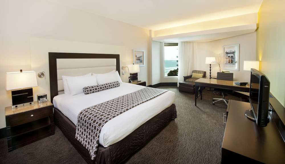 Crowne Plaza Santo Domingo by IHG — Hotel rooms in Santo Domingo, Distrito Nacional