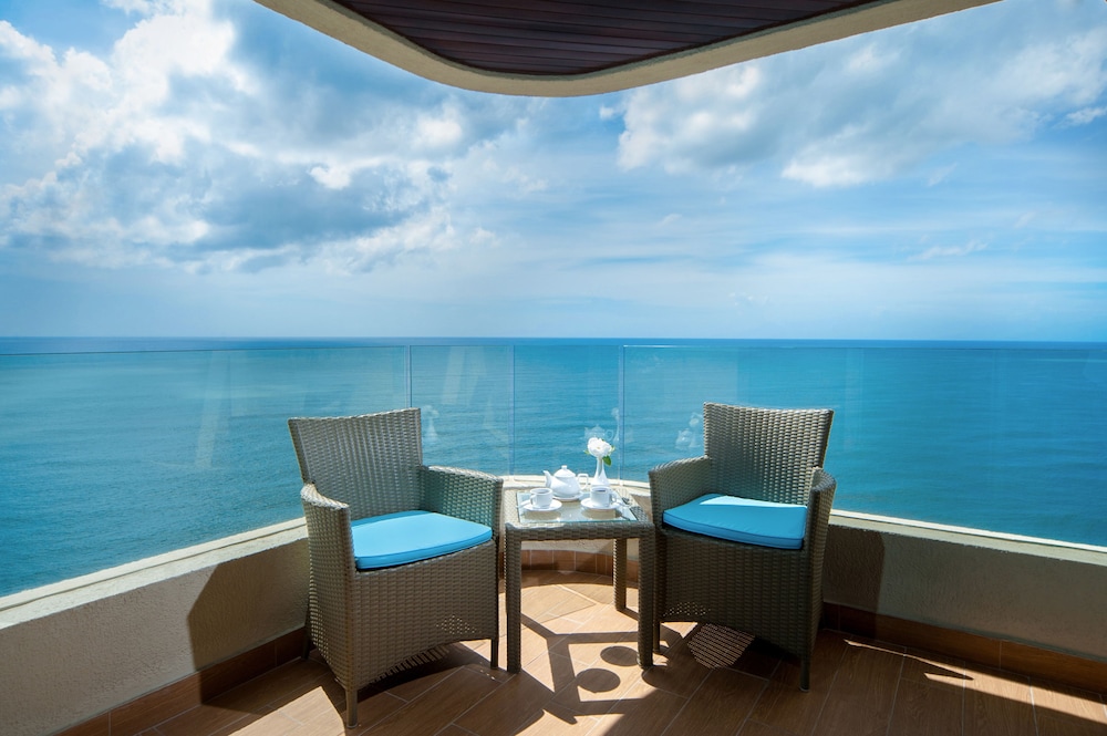 Crowne Plaza Santo Domingo by IHG — Hotel rooms in Santo Domingo, Distrito Nacional