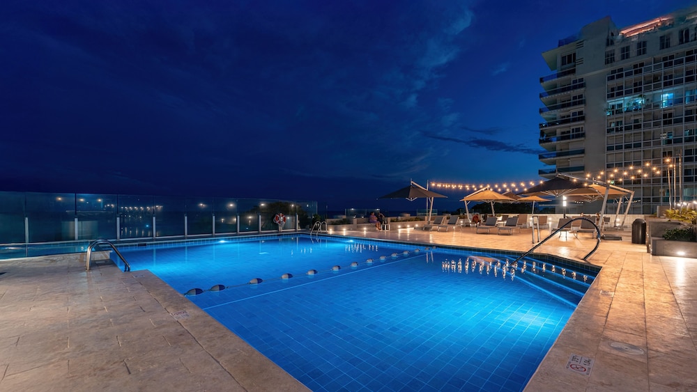 Crowne Plaza Santo Domingo by IHG — Swimming pool in Santo Domingo, Distrito Nacional